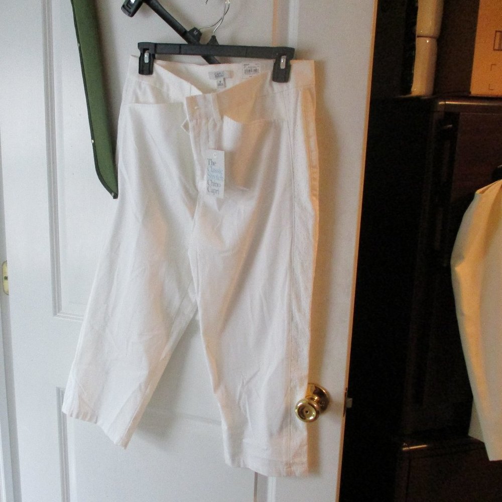 CROFT & BARROW Women's  WHITE CHINO CAPRI Pants EYELET SIDE PANEL Stretch